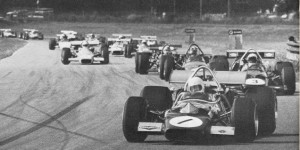 Matich leads at Surfers paradise 1970
